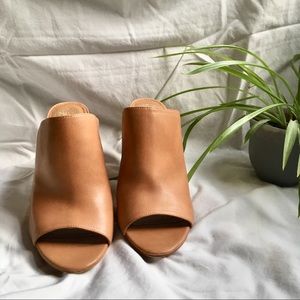 Vince Camuto Leather Mule (light tan/nude)